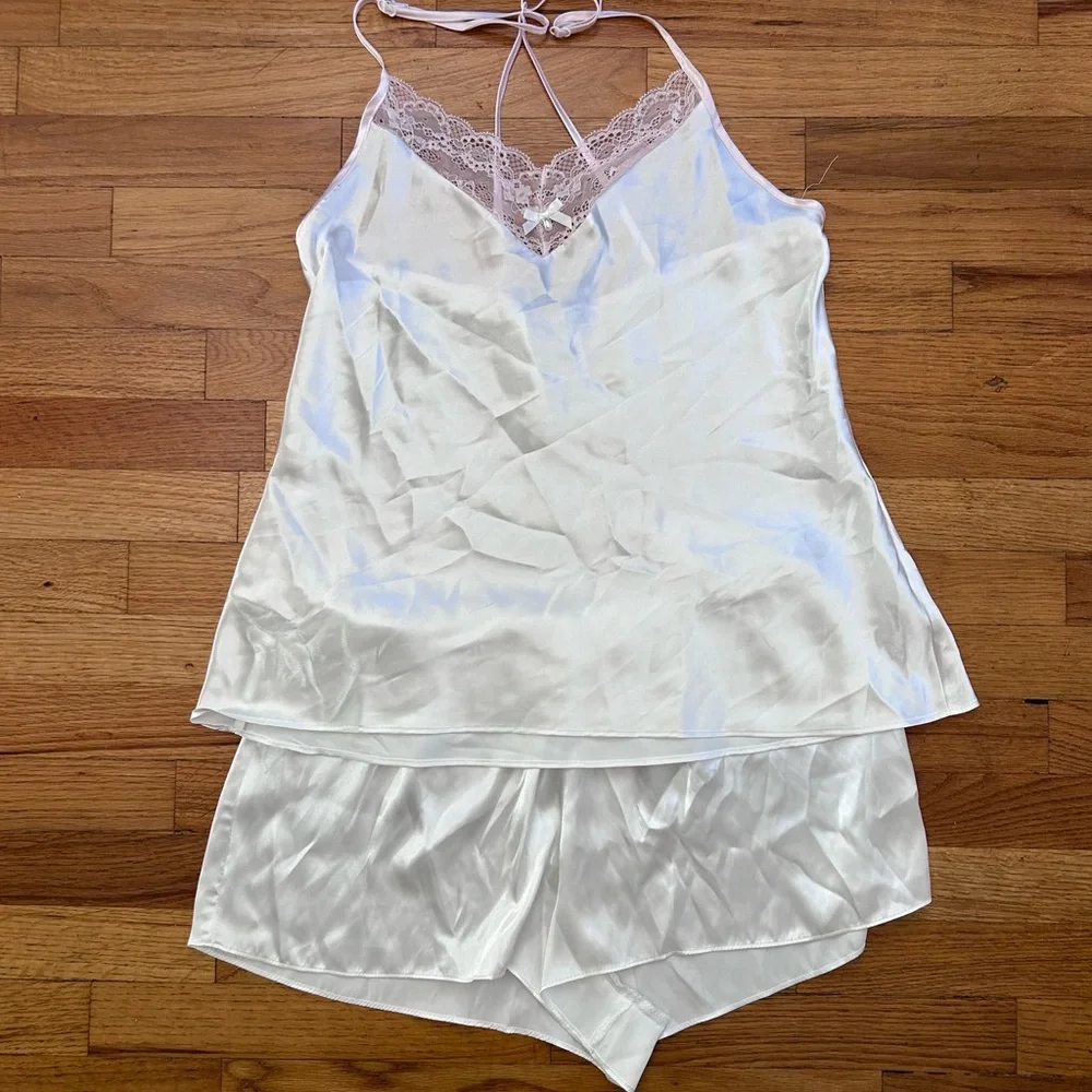 Linea Donatella White and Pink Bridal Robe and Pajama Set - Picture 5 of 6